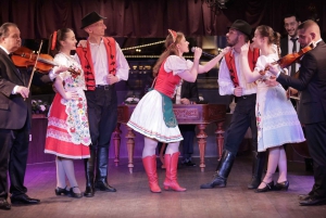 Budapest: Dinner Cruise with Operetta and Folk Show