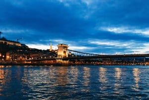 Budapest: Dinner Cruise with Operetta and Folk Show