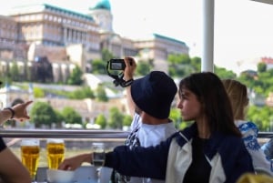 Budapest: Downtown Budapest Unlimited Booze Cruise