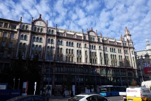 Budapest: Downtown Walking Tour with Folk Music Performance