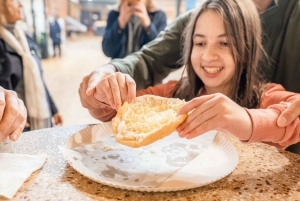 ブダペスト：ストリートフードとワインの食の旅、16歳以上対象の試飲ツアー