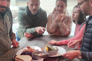 ブダペスト：ストリートフードとワインの食の旅、16歳以上対象の試飲ツアー