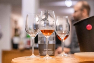 ブダペスト：ストリートフードとワインの食の旅、16歳以上対象の試飲ツアー