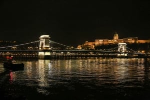 Budapest: Evening Cruise including Drinks and Live Music