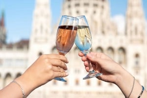 Budapest: Evening Sightseeing Cruise with Unlimited Prosecco