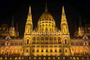 Budapest: Evening Sightseeing Cruise with Unlimited Prosecco