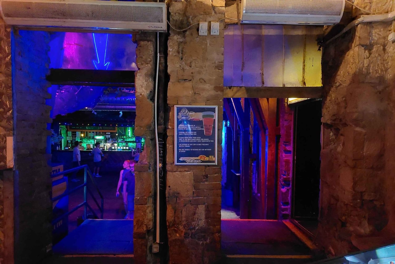 Boedapest: ontdek iconische bars tijdens een wandeling met gids bij de ruïnebar