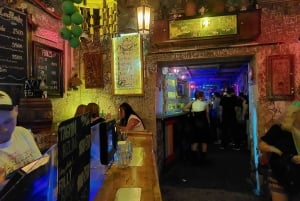 Boedapest: ontdek iconische bars tijdens een wandeling met gids bij de ruïnebar