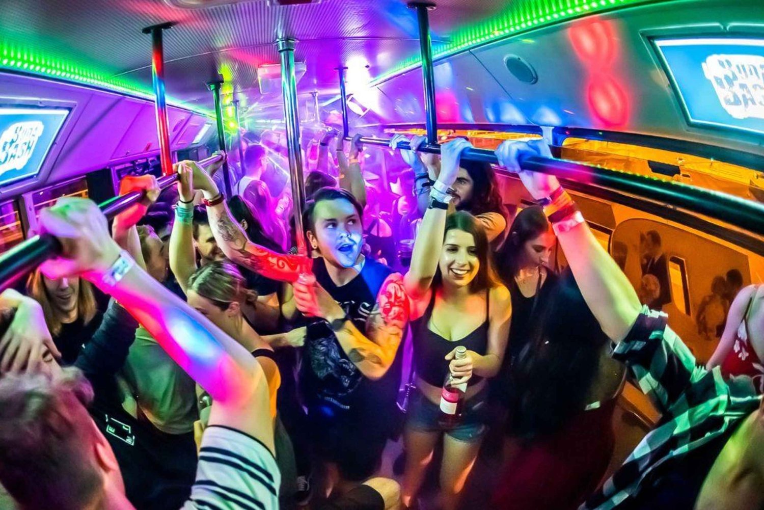 ブダペスト：ナイトパーティーバスツアー – BYOB、音楽&シティライト