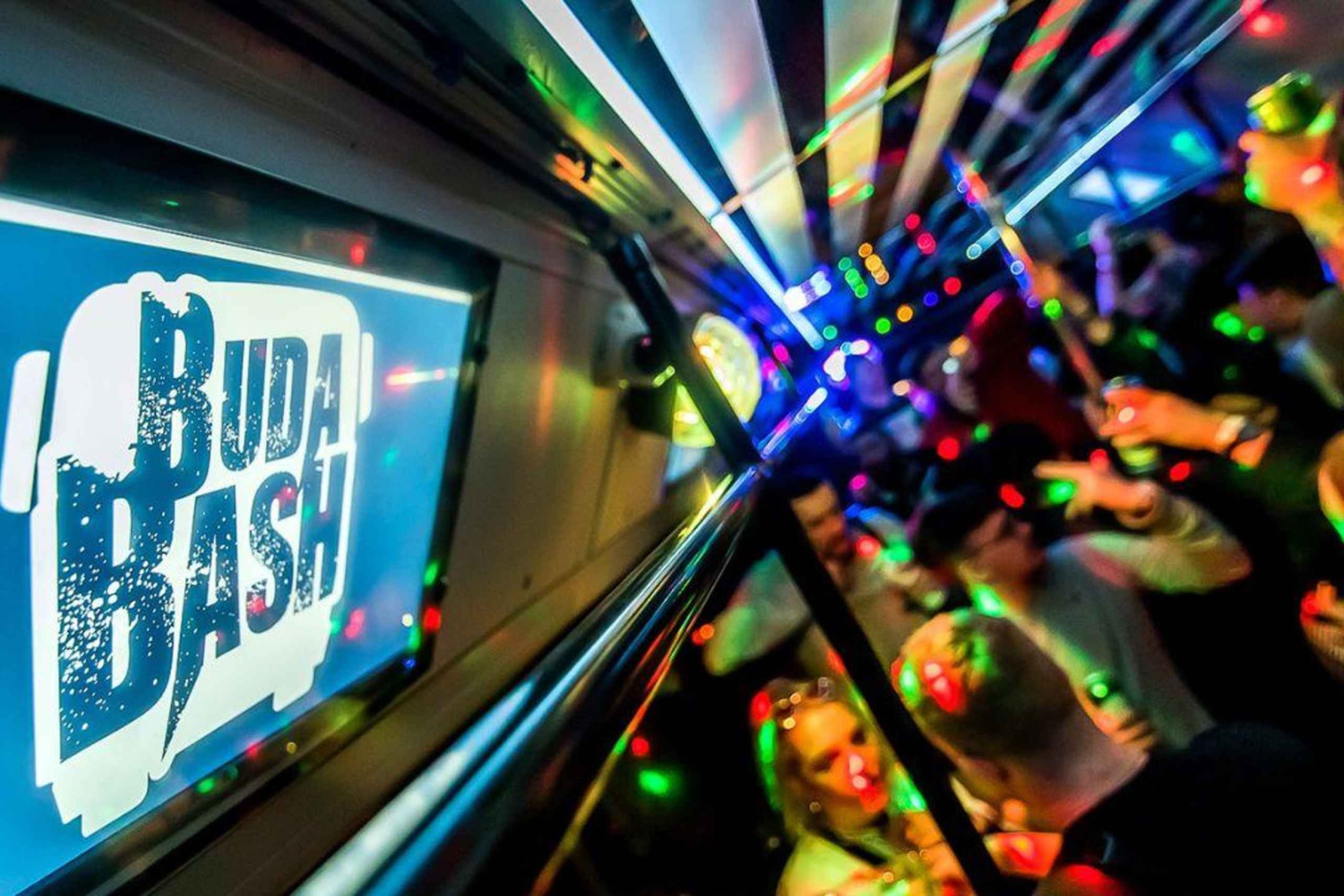 Budapest: Nattlig partybuss – BYOB, musik och stadens ljus