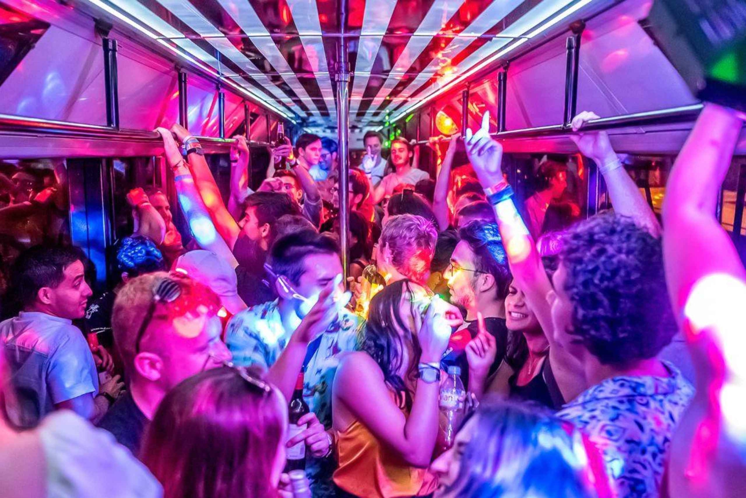 Budapest: Nattlig partybuss – BYOB, musik och stadens ljus