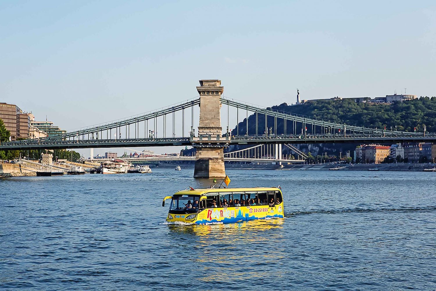 Budapest: tour in bus galleggiante via terra e via acqua
