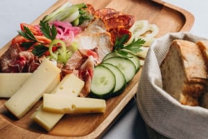 Budapest: Folk Dinner Show with Live Music & Unlimited Wine