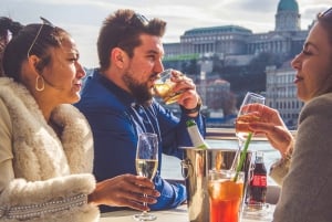 Budapest: Sunset Cruise with 3 Cocktails Winter Edition