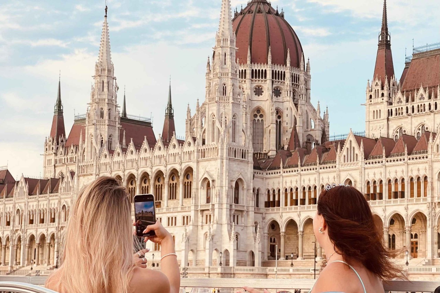 Budapest: GLOW Sunset Cruise with Optional Welcome Drink