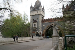 Budapest: Gödöllő Royal Castle & Pest City Park Private Tour