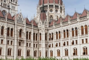 Budapest: Great Christmas Tour & Folk Music Performance