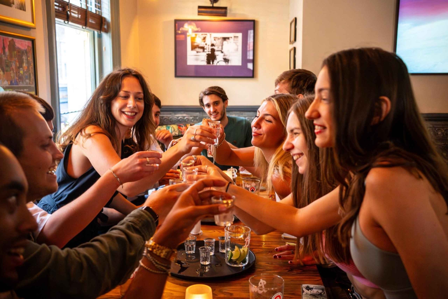 ブダペスト：ガイド付きバー巡りウォーキングツアー（ドリンク付き）