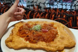 Budapest: Guided Bike Tour with Langos Experience