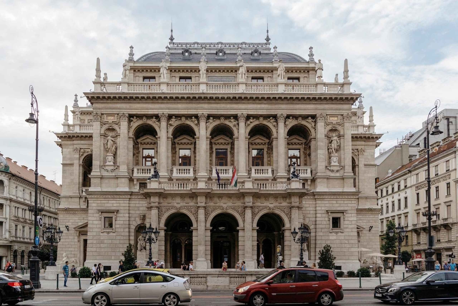 Budapest: Guided Musical Tour & Folk Music Performance