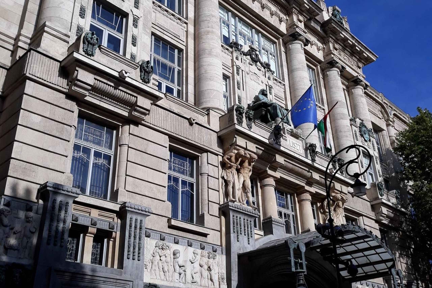 Budapest: Guided Musical Tour & Folk Music Performance