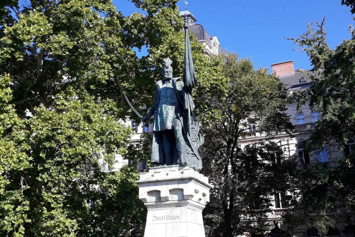 Budapest: Guided Musical Tour & Folk Music Performance