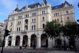 Budapest: Guided Musical Tour & Folk Music Performance