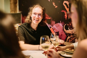 Budapest: tour gastronómico de comida callejera con vino dulce