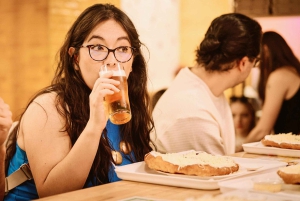 Budapest: tour gastronómico de comida callejera con vino dulce