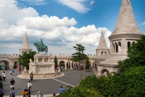 Budapest: Guided Tour to the Hospital in the Rock & Castle