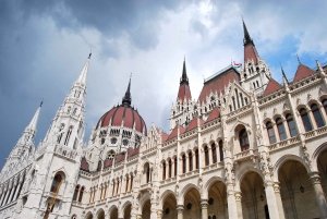 Budapest: Guided Walking Tour of Pest