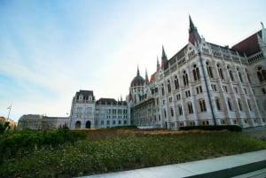 Budapest Half Day Car Tour with Guide