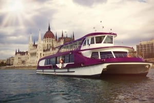 Budapest: Happy Hour Sightseeing Cruise