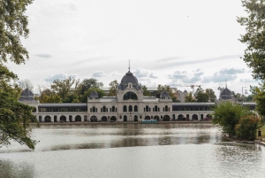 Budapest: Heroes' Square and City Park Tour with Folk Music