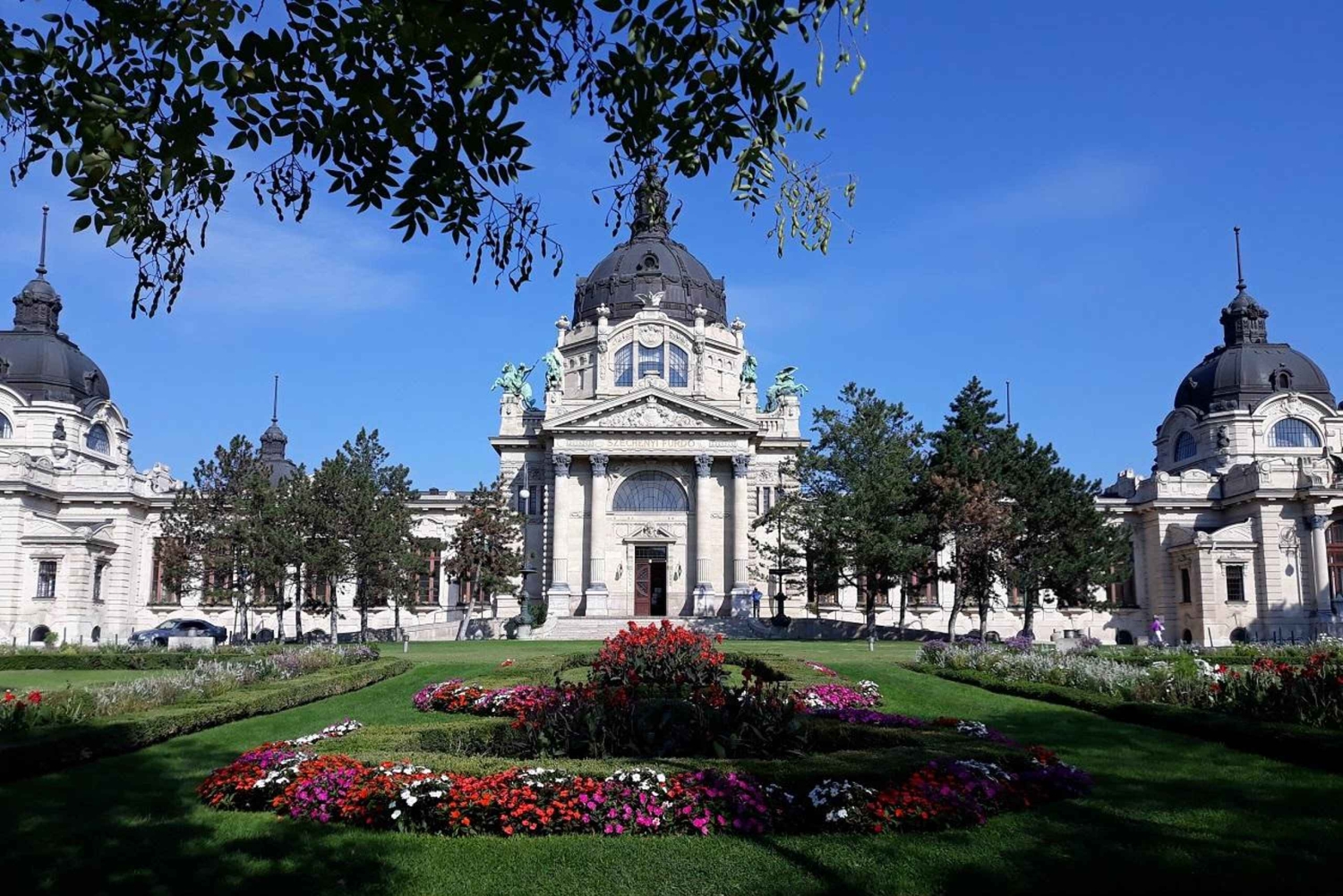 Budapest : visite de la place des Héros et du parc municipal, avec spectacle musical