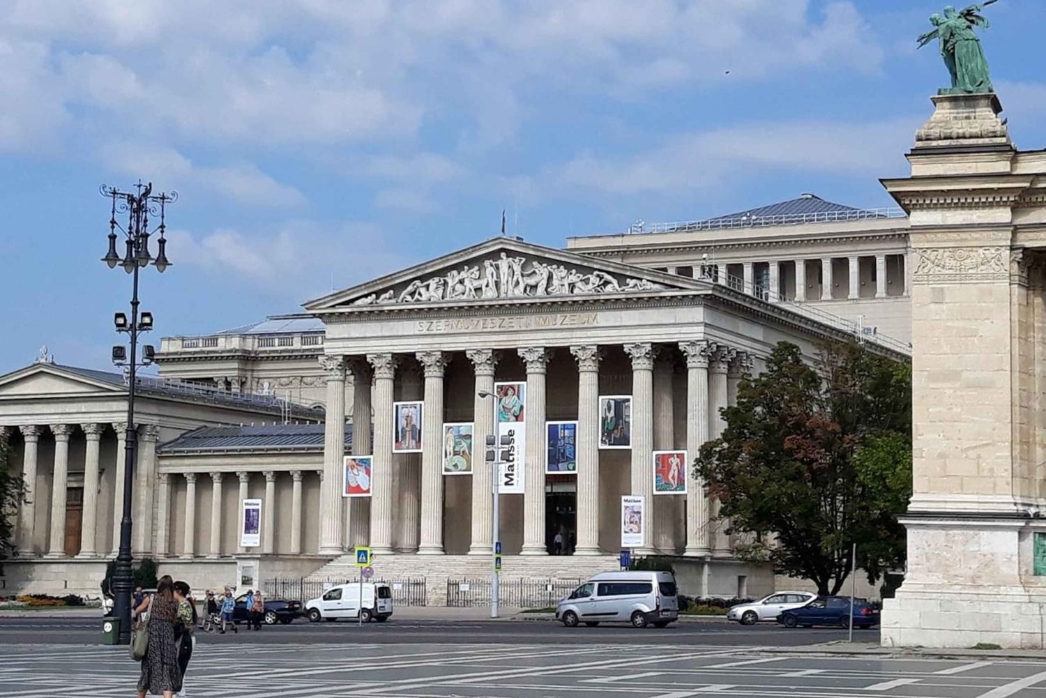 Budapest : visite de la place des Héros et du parc municipal, avec spectacle musical