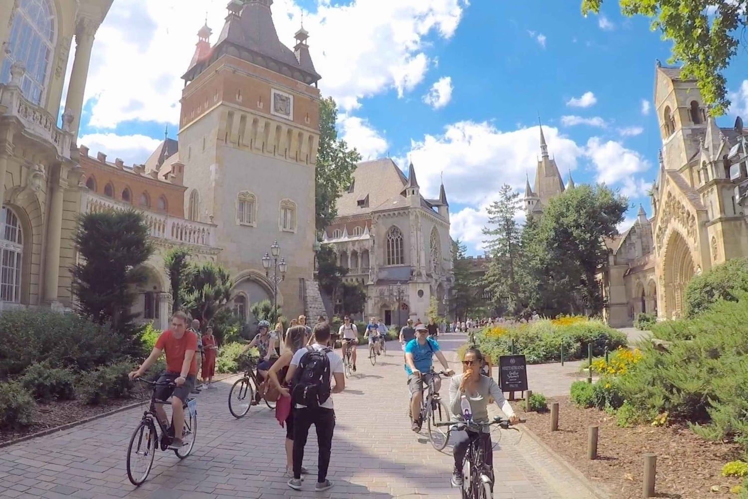 ブダペストハイライトバイクツアー（現地ガイド付き