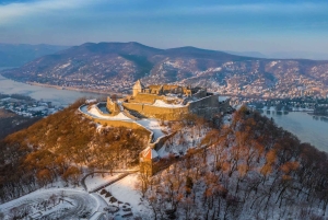 ブダペスト ヴィシェグラード城へのハイキング（サウナ付）／ドナウビーチ