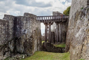 ブダペスト ヴィシェグラード城へのハイキング（サウナ付）／ドナウビーチ