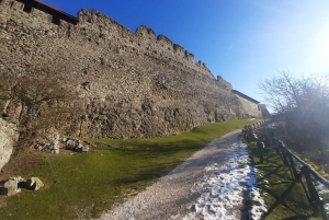 ブダペスト ヴィシェグラード城へのハイキング（サウナ付）／ドナウビーチ