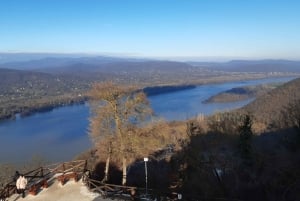 ブダペスト ヴィシェグラード城へのハイキング（サウナ付）／ドナウビーチ