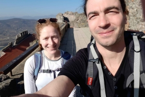 ブダペスト ヴィシェグラード城へのハイキング（サウナ付）／ドナウビーチ