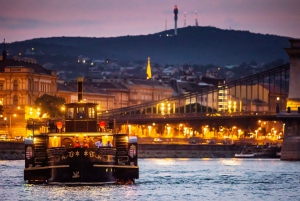 Budapest: Historic Cruise with Welcome Drink