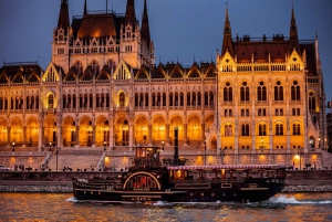 Budapest: Historic Cruise with Welcome Drink