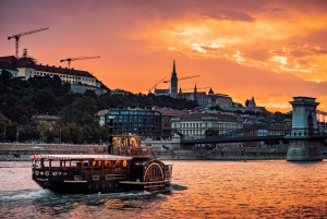 Budapest: Historic Cruise with Welcome Drink