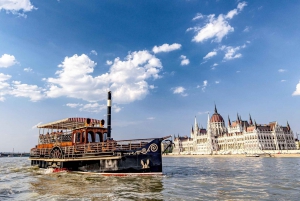 Budapest: Historic Cruise with Welcome Drink