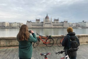 Budapest: Historic Downtown bicycle ride with Scenic Views