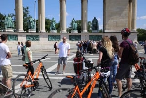 Budapest: Historic Downtown bicycle ride with Scenic Views