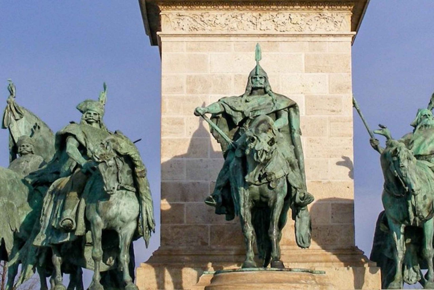 Budapest: Historical Heroes & Hot Spa Self-Guided Audio Tour