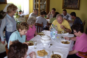 Budapest, Ungern Ungersk middag i ett lokalt hem med Dani & Kate